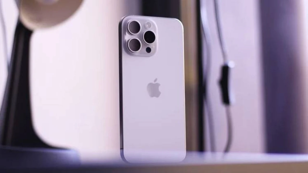 تفاوت الأسعار.. أسباب أرخص هواتف أندرويد مقارنة بآيفون